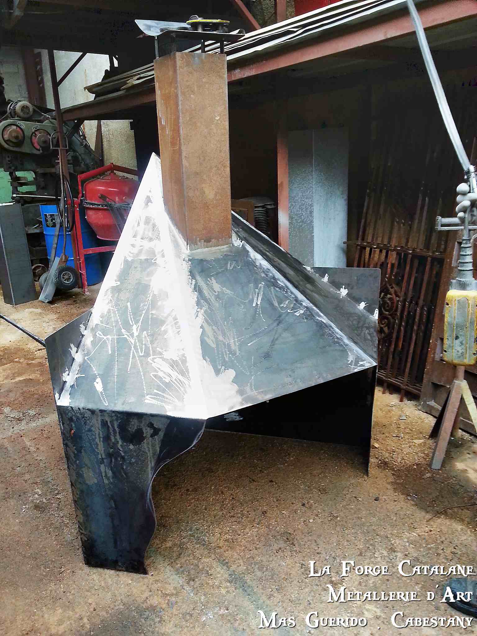 Hotte barbecue angle forge catalane.jpg